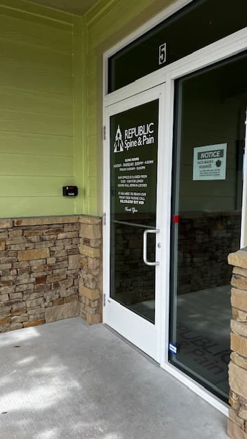 Republic Spine and Pain photo 4