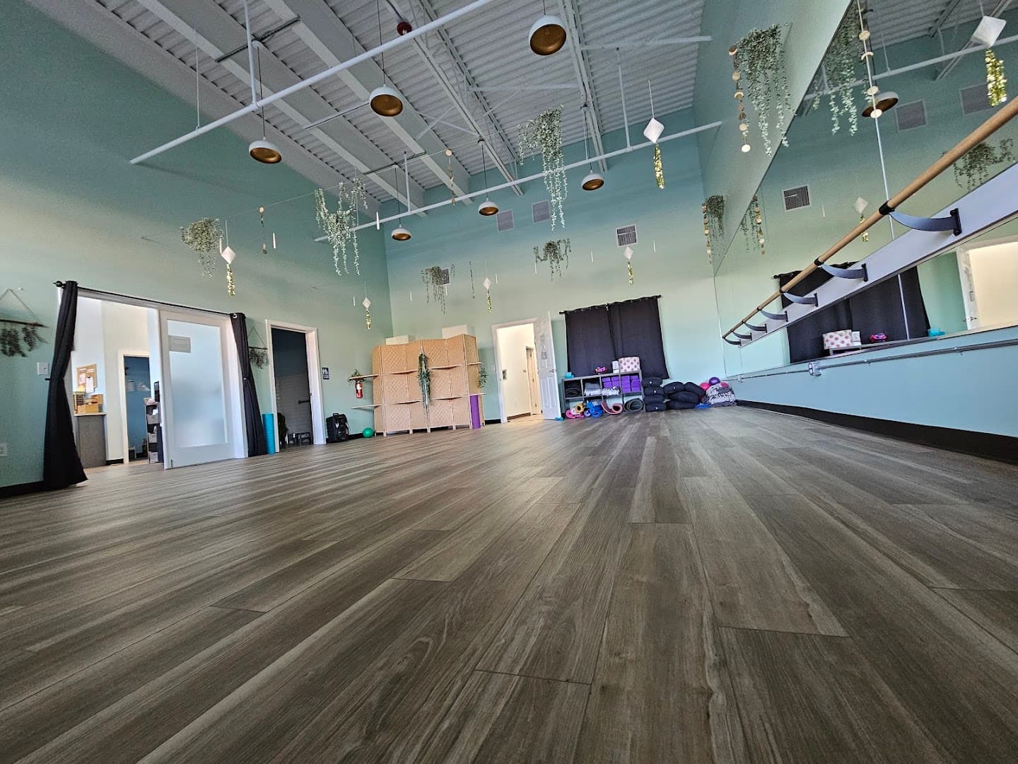 HEALING ENERGIES CHIROPRACTIC AND WELLNESS CENTER photo 3